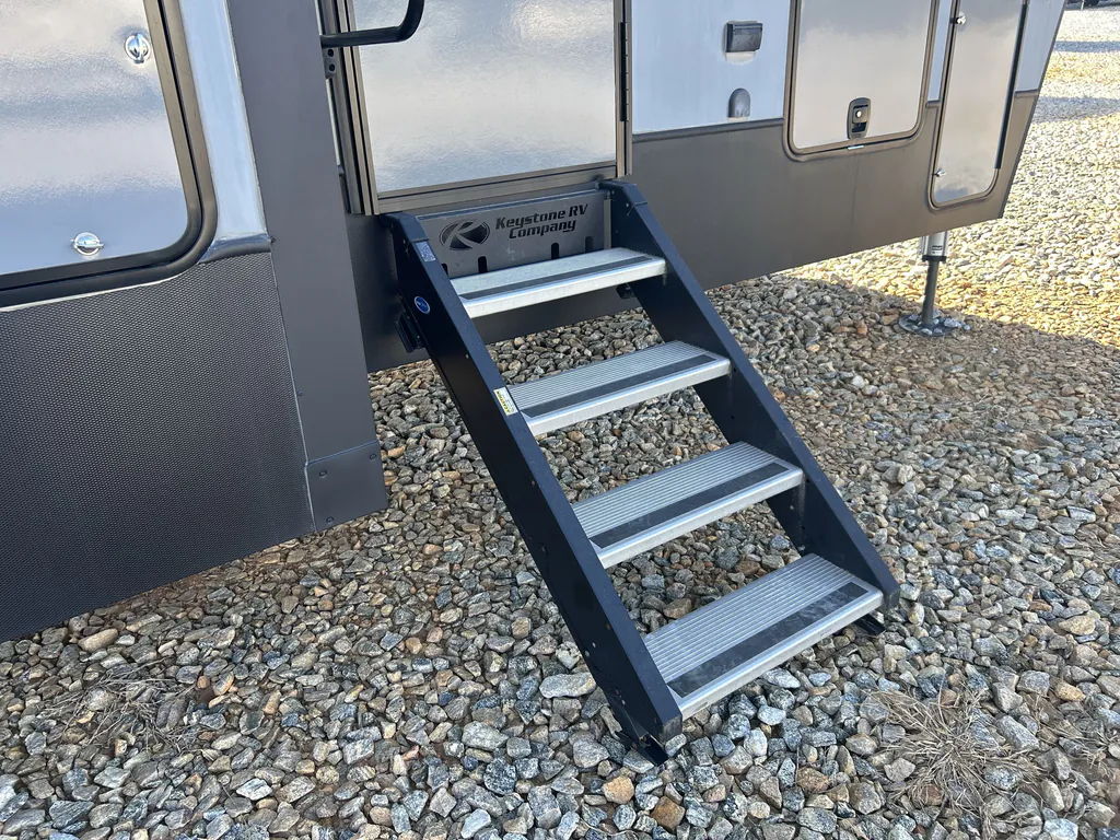 2020 Keystone Raptor 423, Photos photo 24
