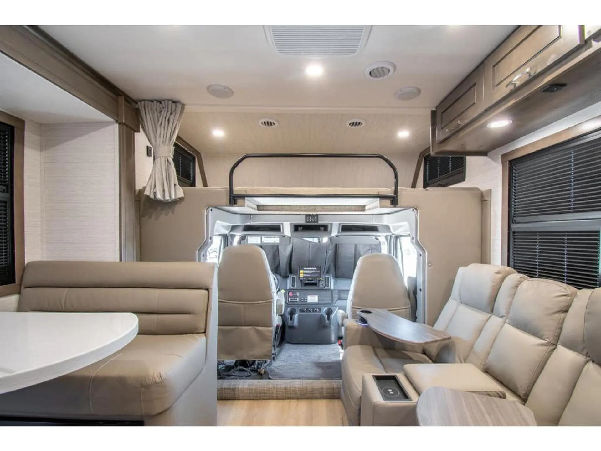 2027 Dynamax DynaQuest XL 3200KD - Photo 4