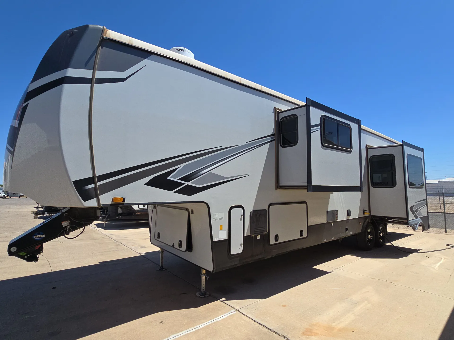 2024 Forest River Sandpiper 3800RK — off campside