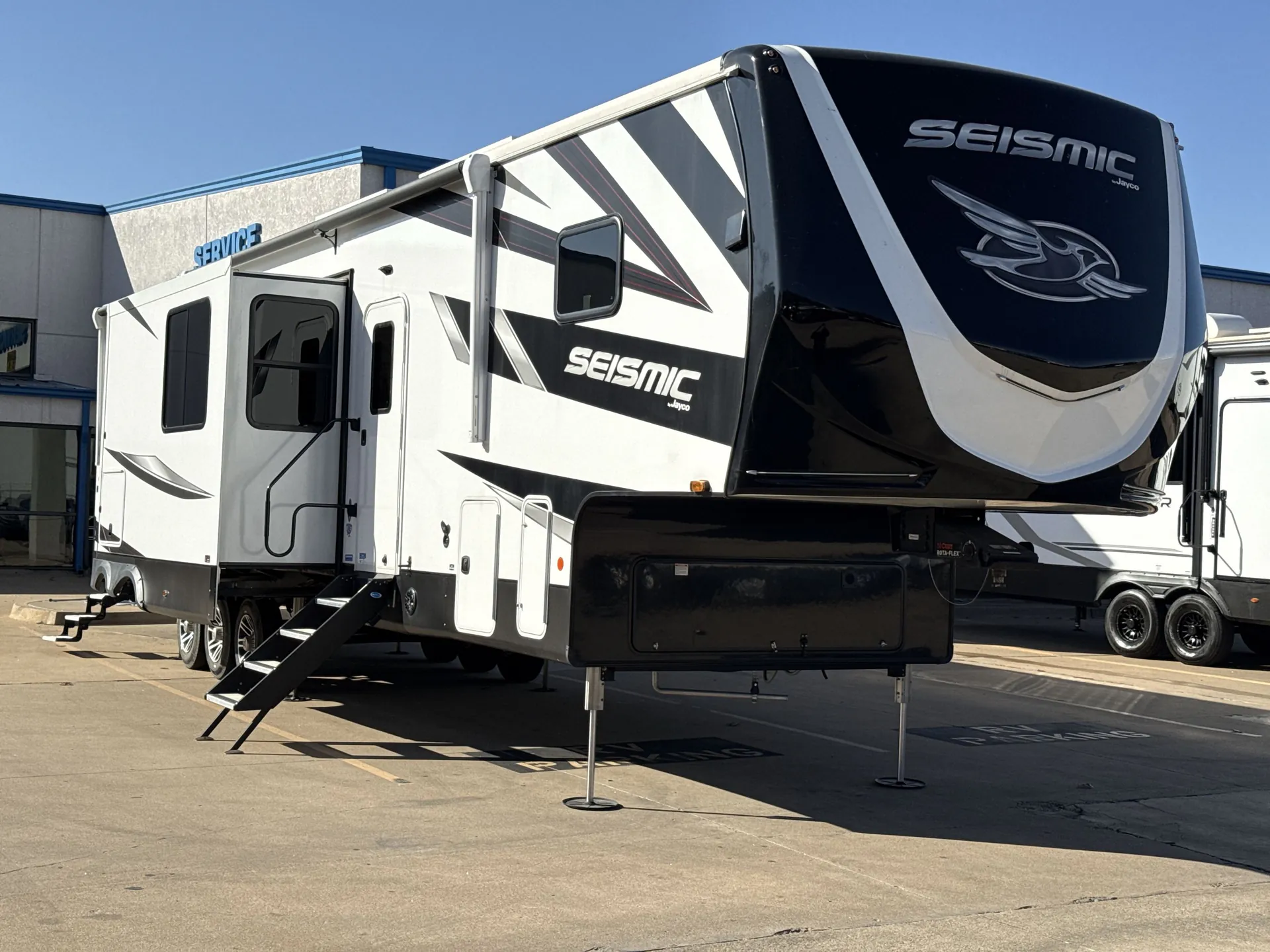 2025 Jayco Seismic 399 - Photo 2
