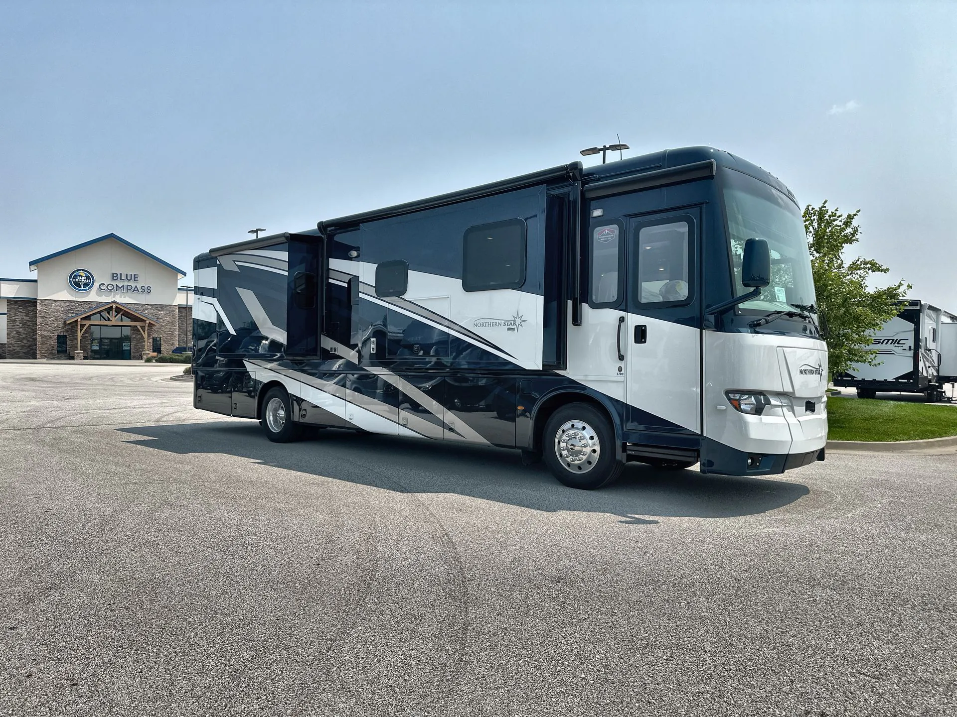 2026 Newmar Northern Star 3709 - Photo 2