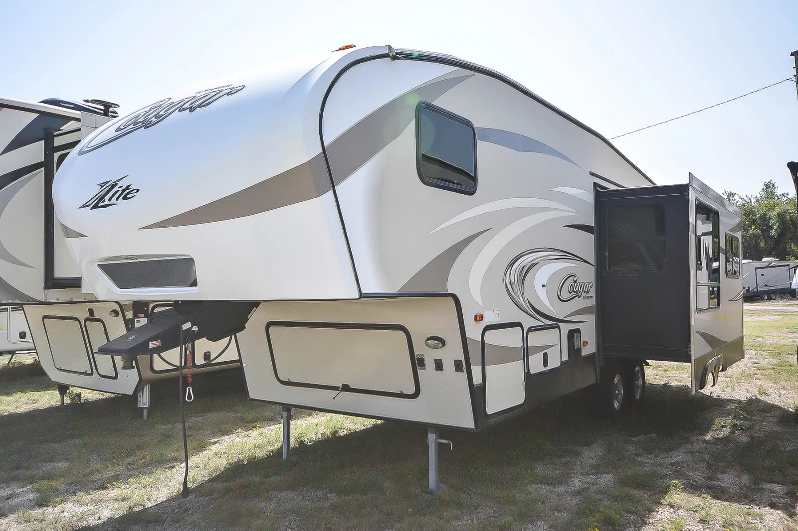 2017 Keystone Cougar XLite 26RLS - Photo 3