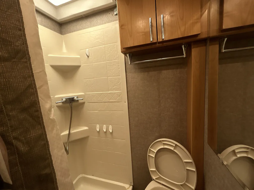 2017 Tiffin Wayfarer 24 QW, Photos photo 18