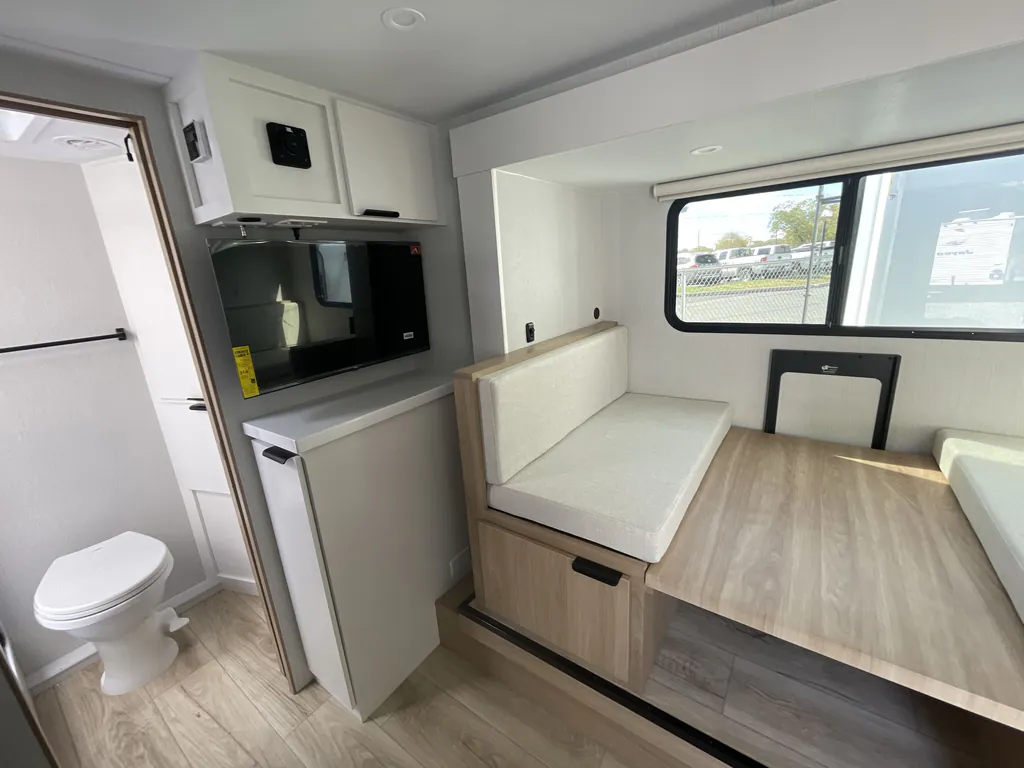 2027 Winnebago Micro Minnie 2108DS, Photos photo 11