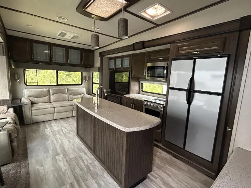2019 Grand Design Solitude 2930RL - Photo 4