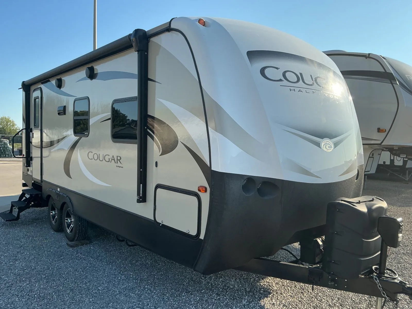 2018 Keystone Cougar Half-Ton 22RBS — Photo 1