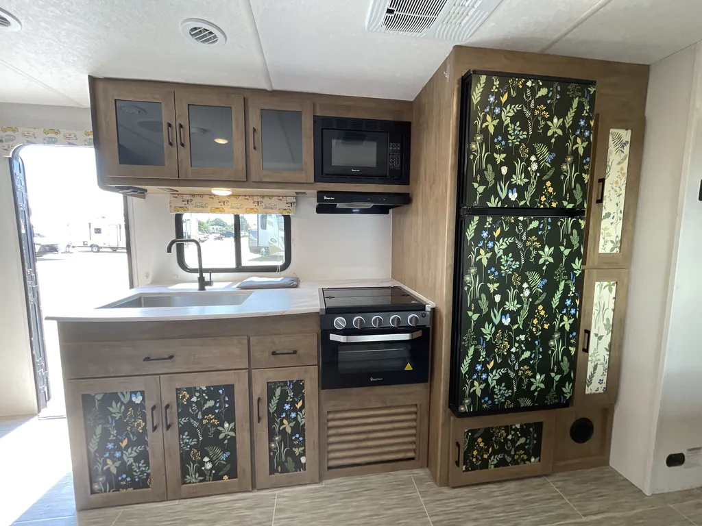 2024 Coachmen Freedom Express Select 31SE, Photos photo 10