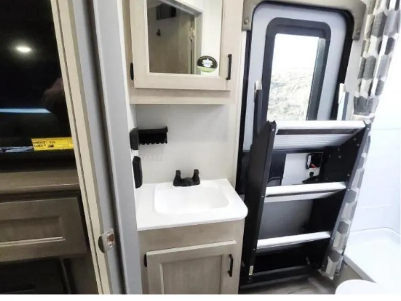 2026 Coachmen Catalina Legacy Edition 273DBHCK, Photos photo 17
