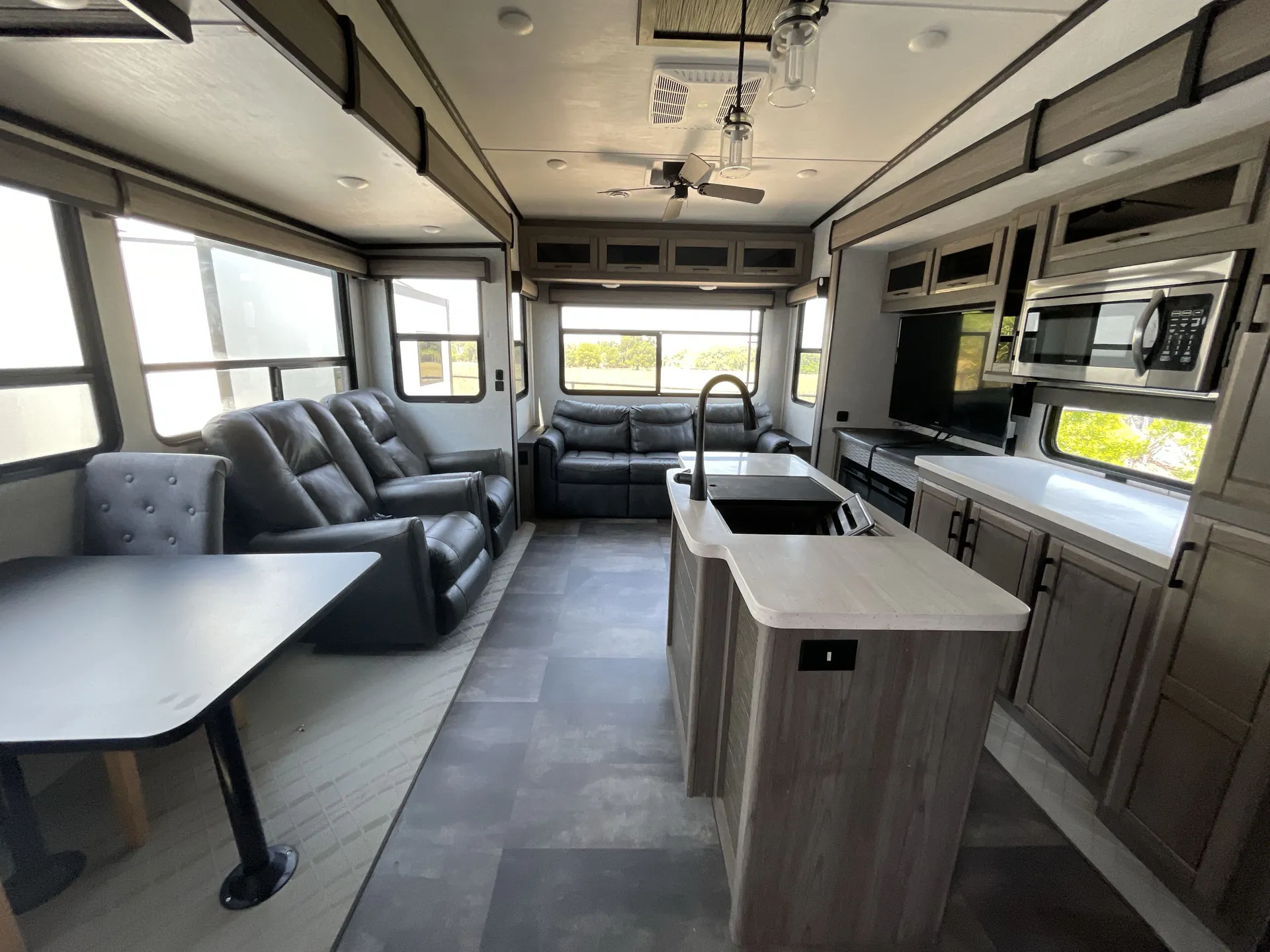 2022 CrossRoads Cameo CE3891MK — living area main