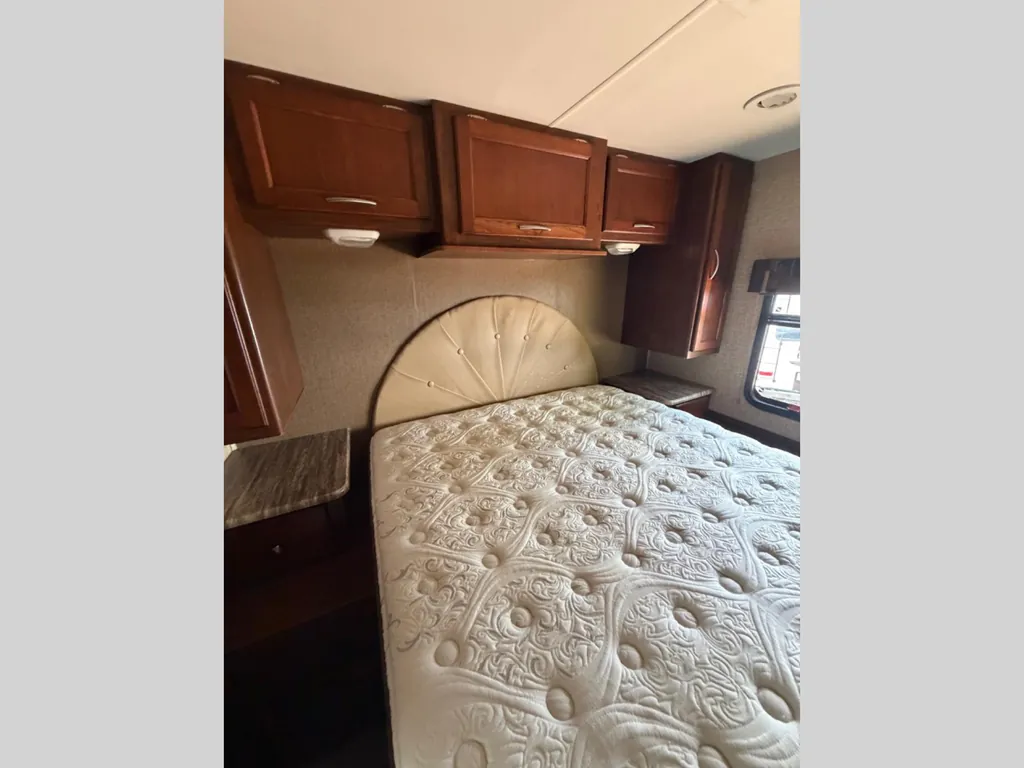 2016 Coachmen Pursuit 30FW, Photos photo 12