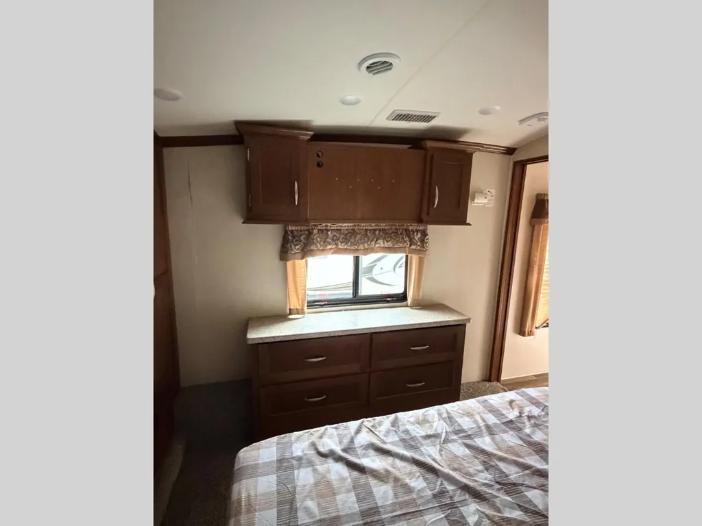 2017 Forest River Blue Ridge Cabin 304SR, Photos photo 17