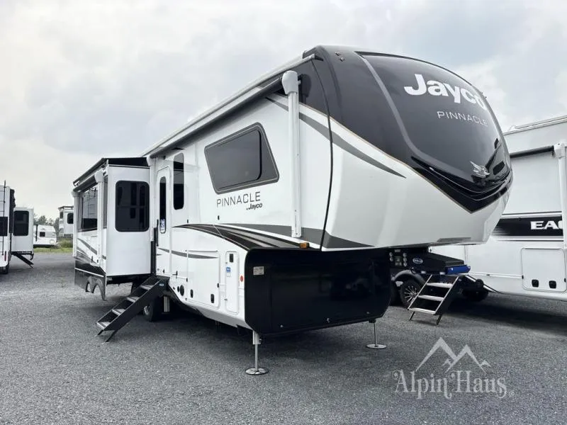 2026 Jayco Pinnacle 32RLTS - Photo 4