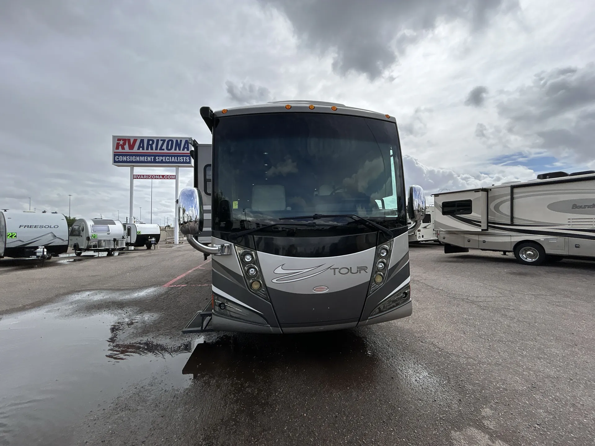 2012 Winnebago Tour 42QD — front