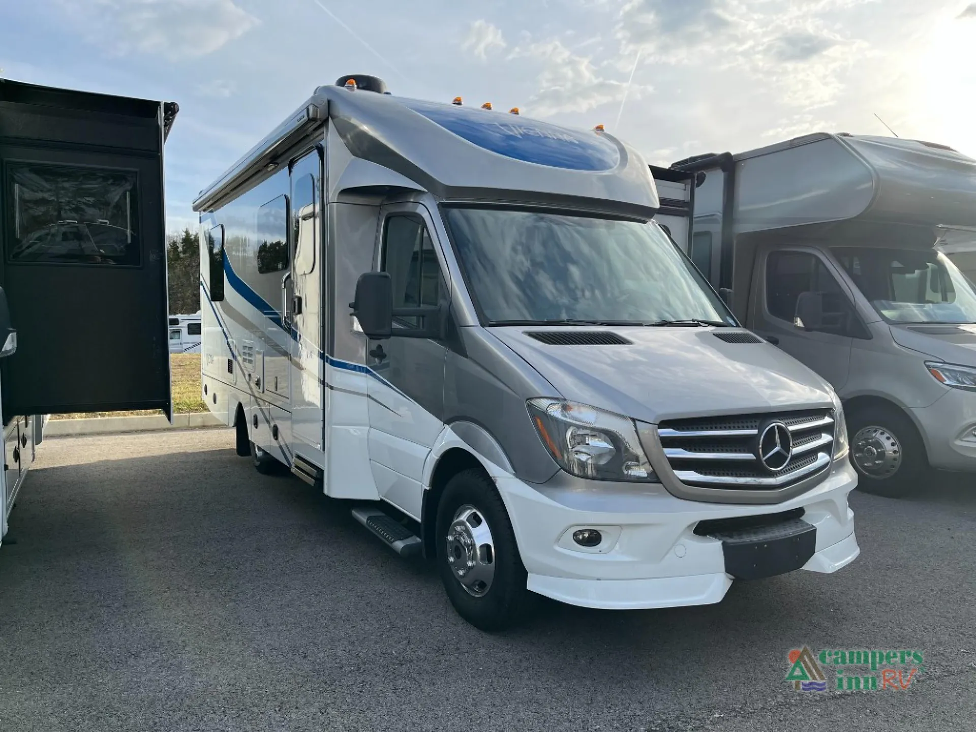 2020 Renegade RV Vienna 25FWS - Photo 2