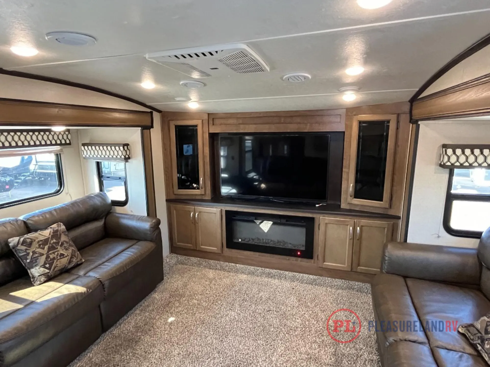 2020 Coachmen Chaparral 370FL - Photo 3