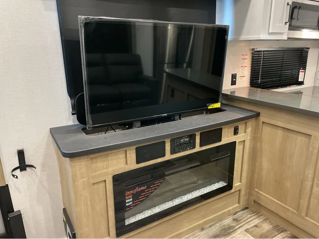 2022 Keystone Raptor 351, Photos photo 8
