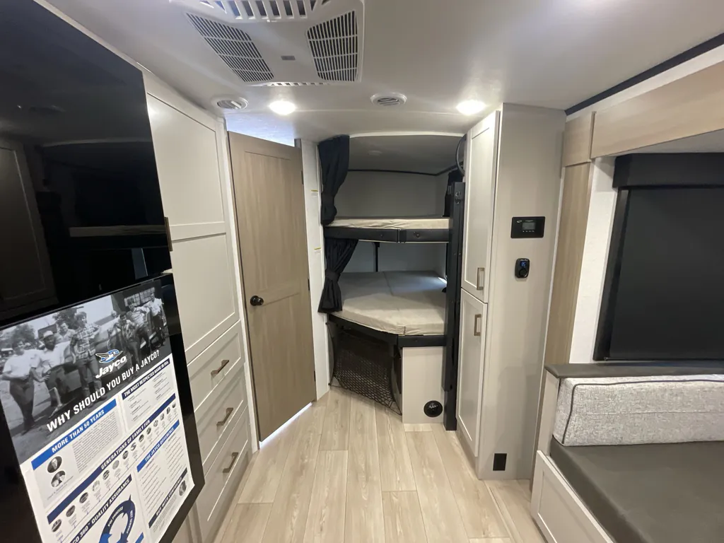 2027 Jayco Jay Feather 29BHB, Photos photo 11