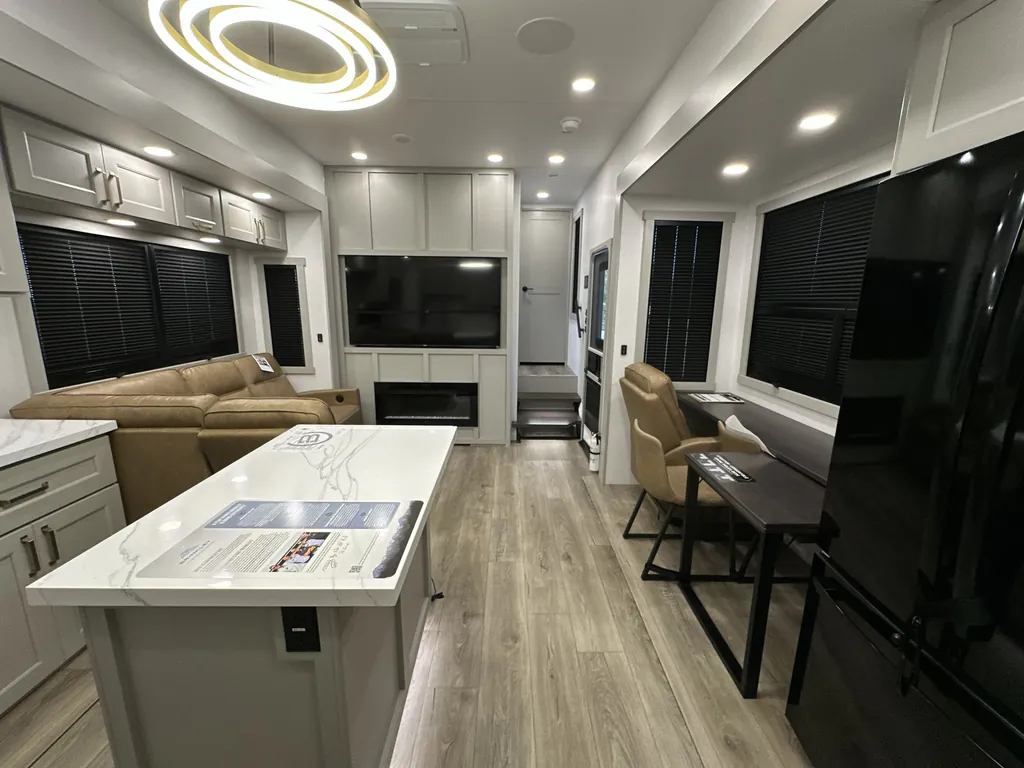 2026 Brinkley Model G 3970, Photos photo 14
