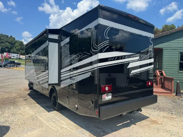 2027 Thor Motor Coach Magnitude Z30 - Photo 4