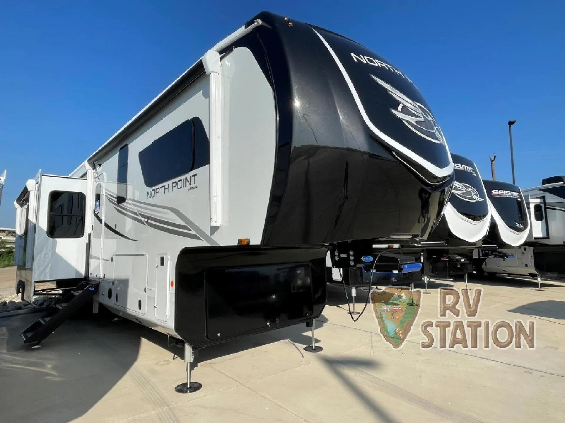 2025 Jayco North Point 390CKDS - Photo 2