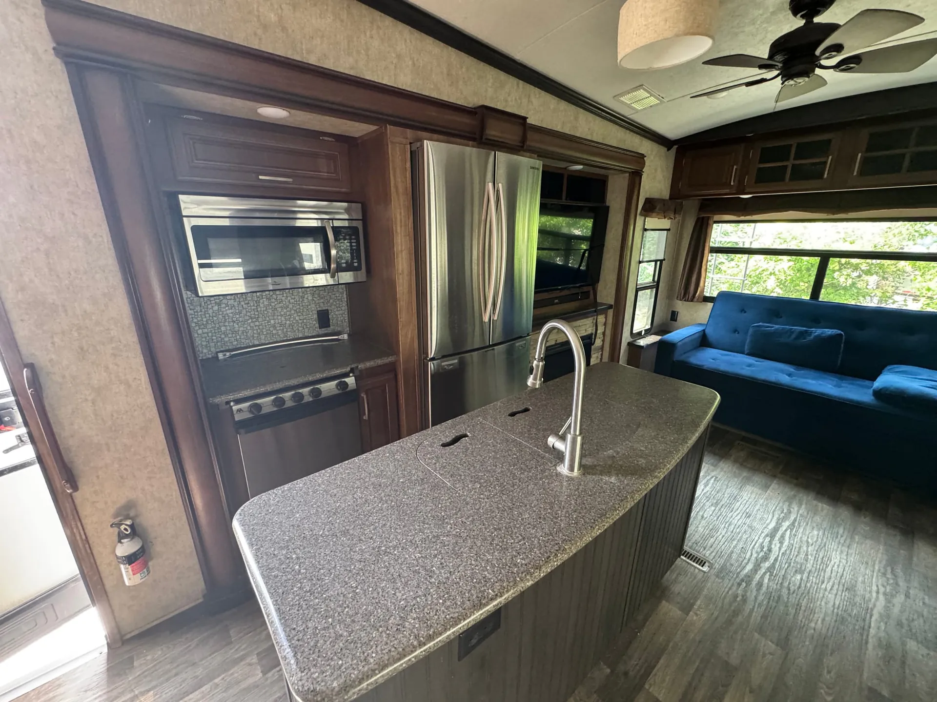 2016 Keystone Montana 3160RL - Photo 4