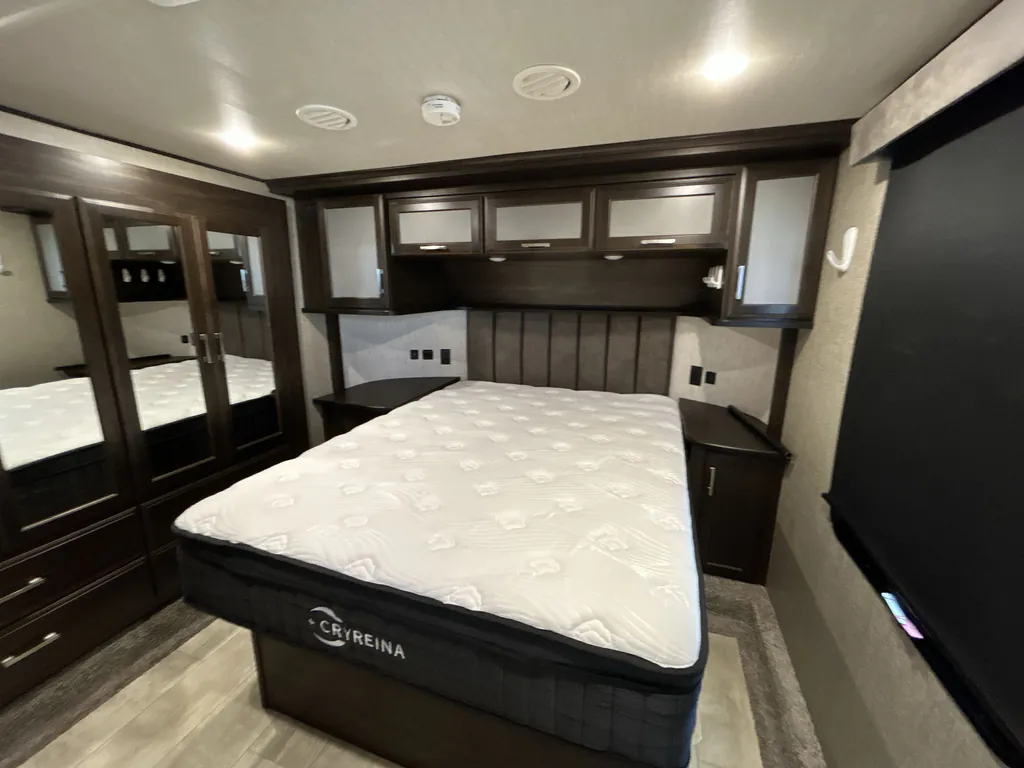 2019 Grand Design Momentum 381M, Photos photo 13