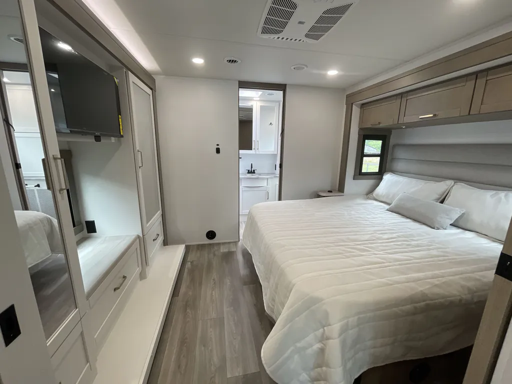 2027 Entegra Coach Vision XL 36C, Photos photo 22