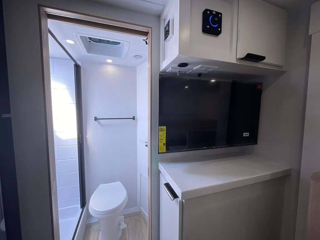 2027 Winnebago Micro Minnie 2108DS, Photos photo 11