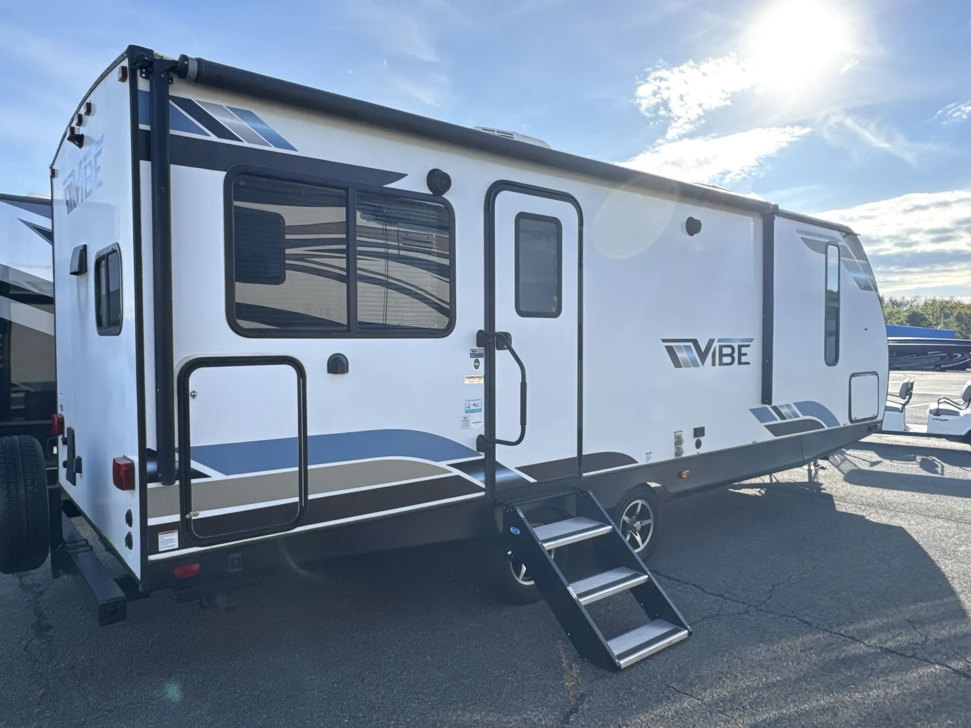 2021 Forest River Vibe 25RK — off campside