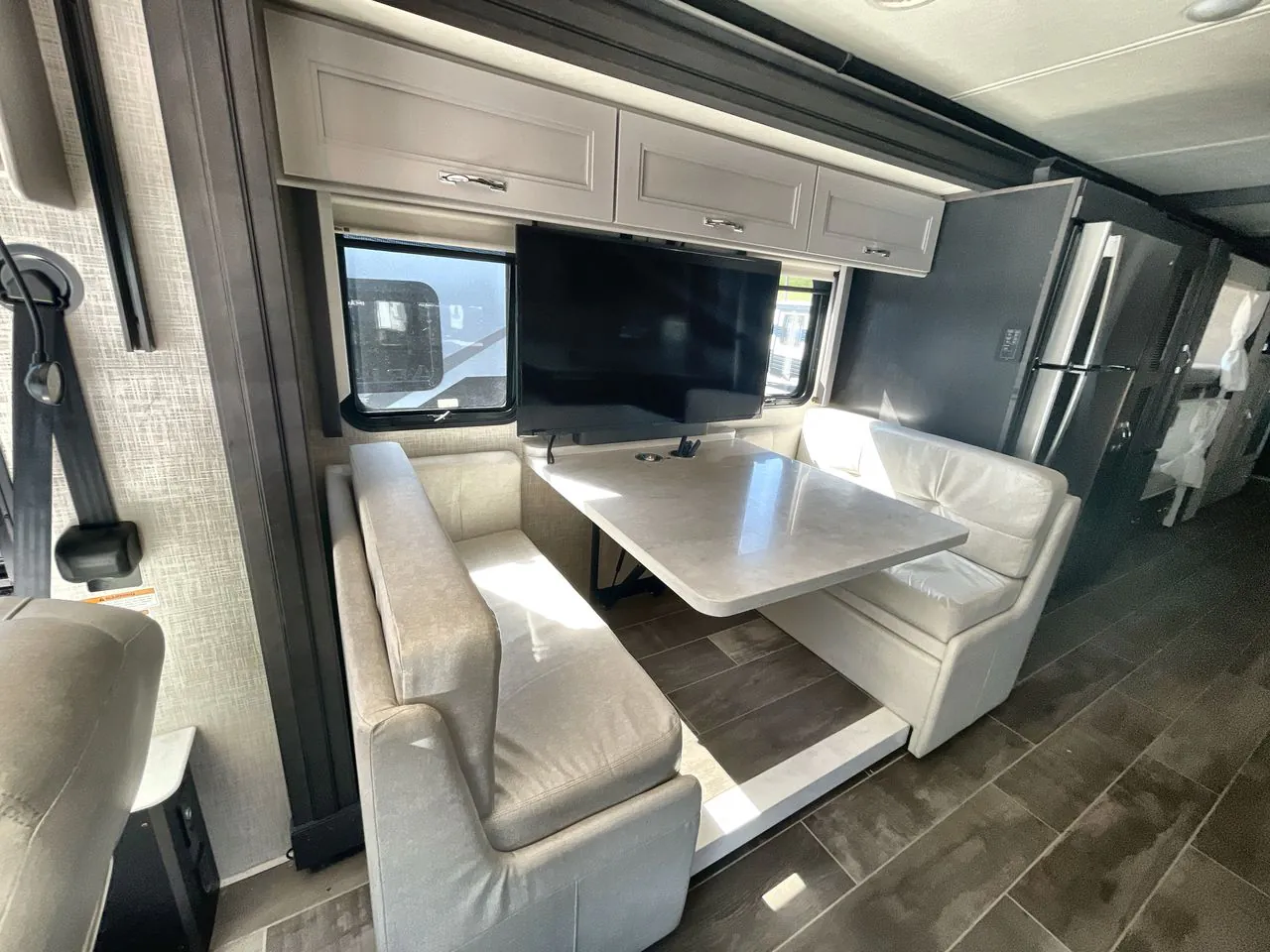 2023 Thor Motor Coach Aria 4000 - Photo 4