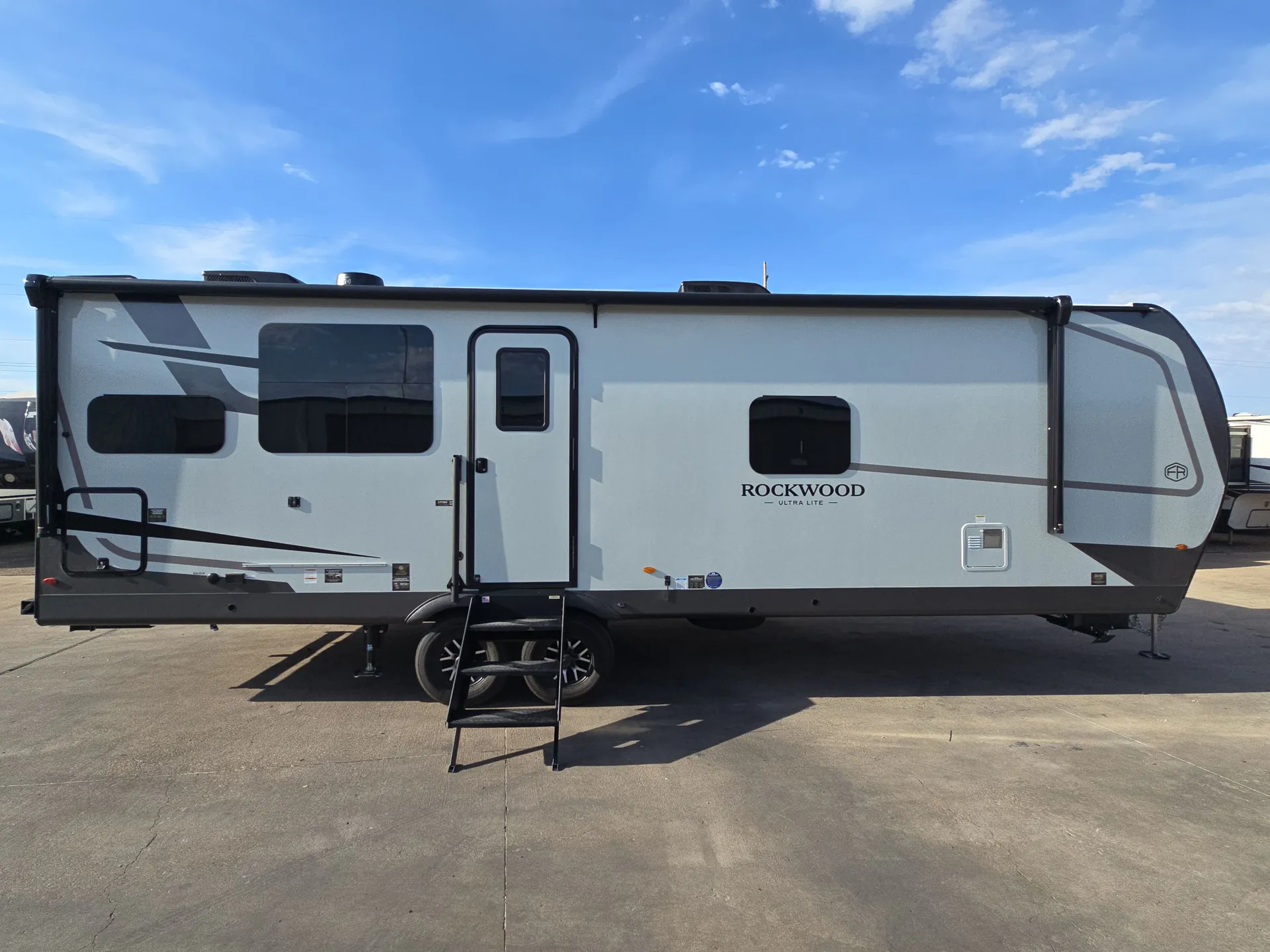 2027 Forest River Rockwood Ultra Lite 2711RK — campside