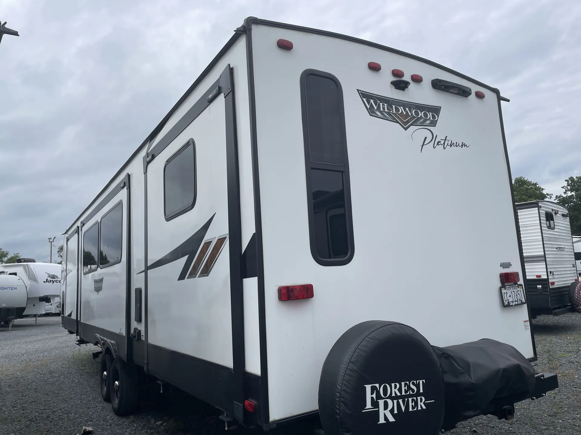 2023 Forest River Wildwood 33TS — off campside