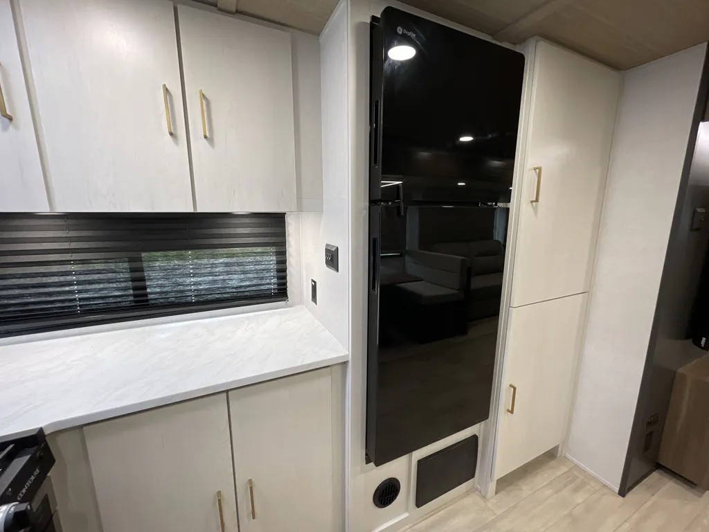 2027 Forest River Vibe 3400SB, Photos photo 19