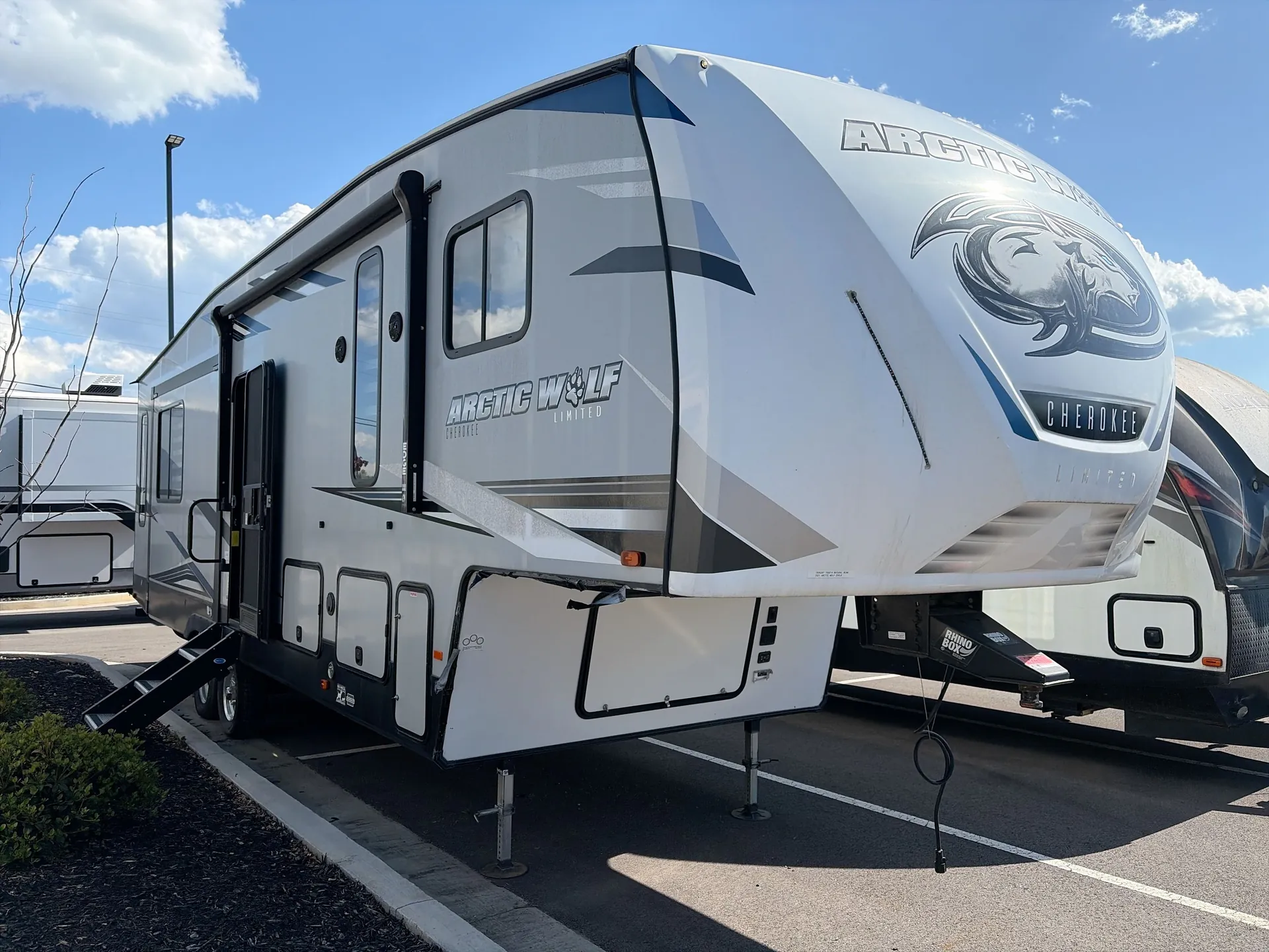 2021 Forest River Cherokee Arctic Wolf 298LB - Photo 2