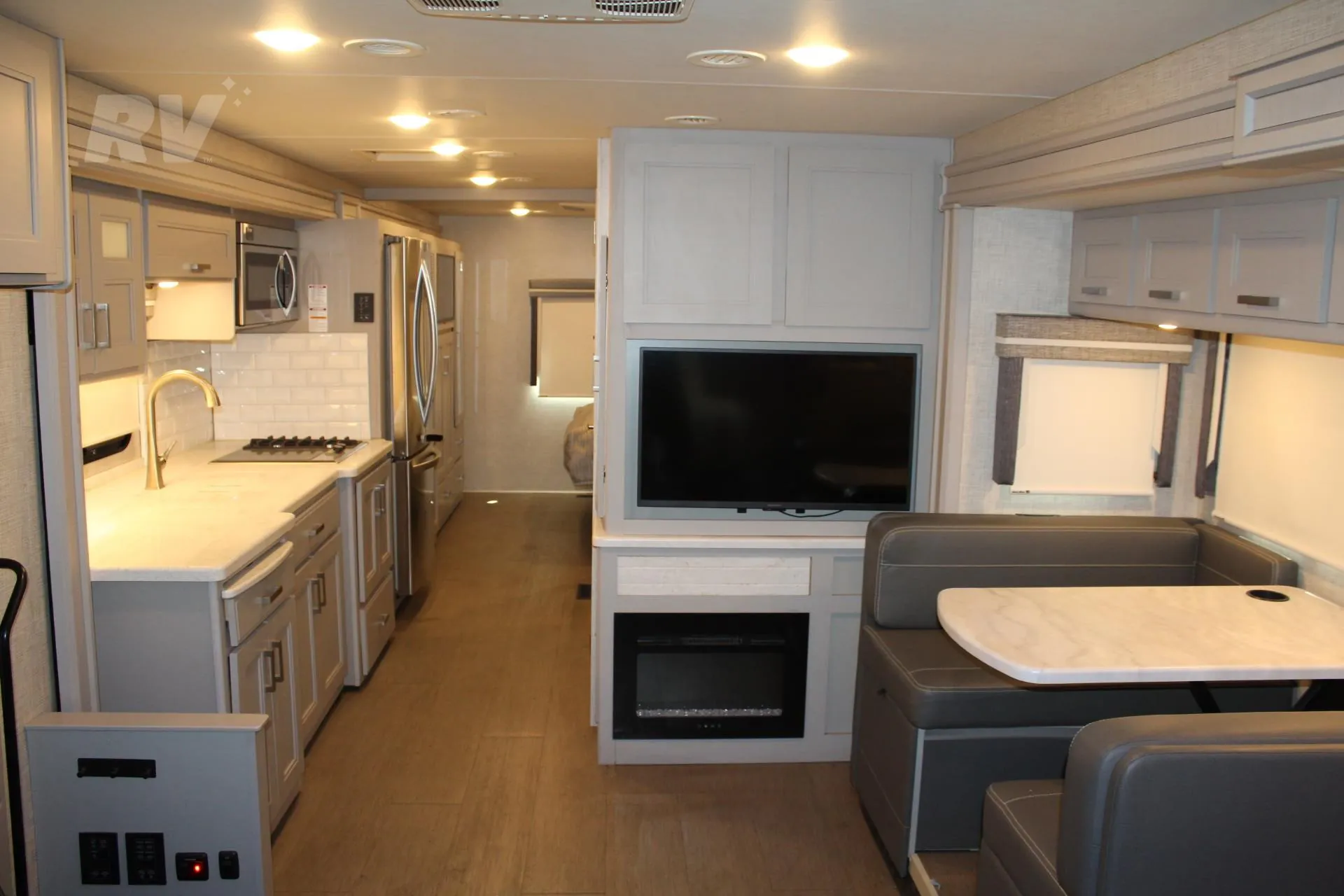 2023 Thor Motor Coach Inception 38FX - Photo 4