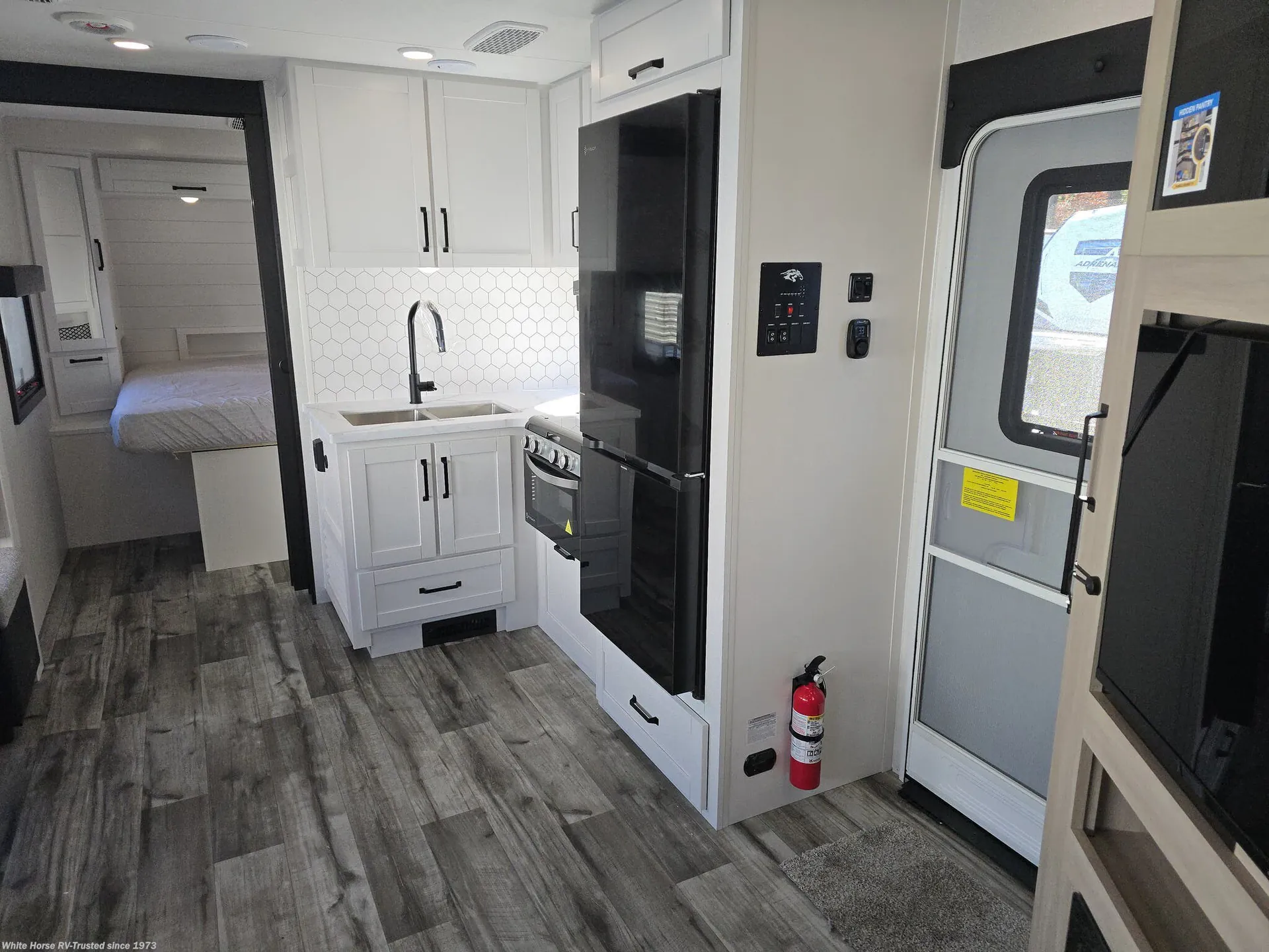 2026 Highland Ridge Open Range Roamer Light Duty 27RBOS dealer photo 4 from White Horse Leisure