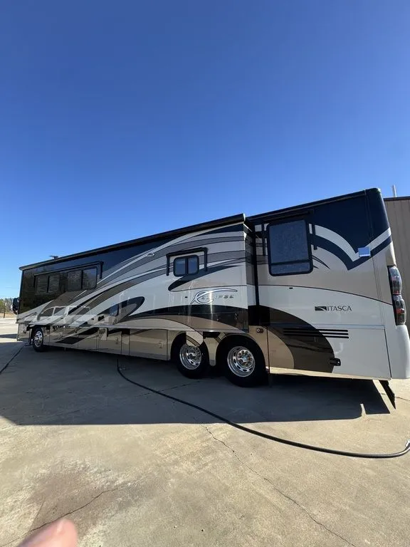 2011 Winnebago Ellipse 42QD - Photo 3