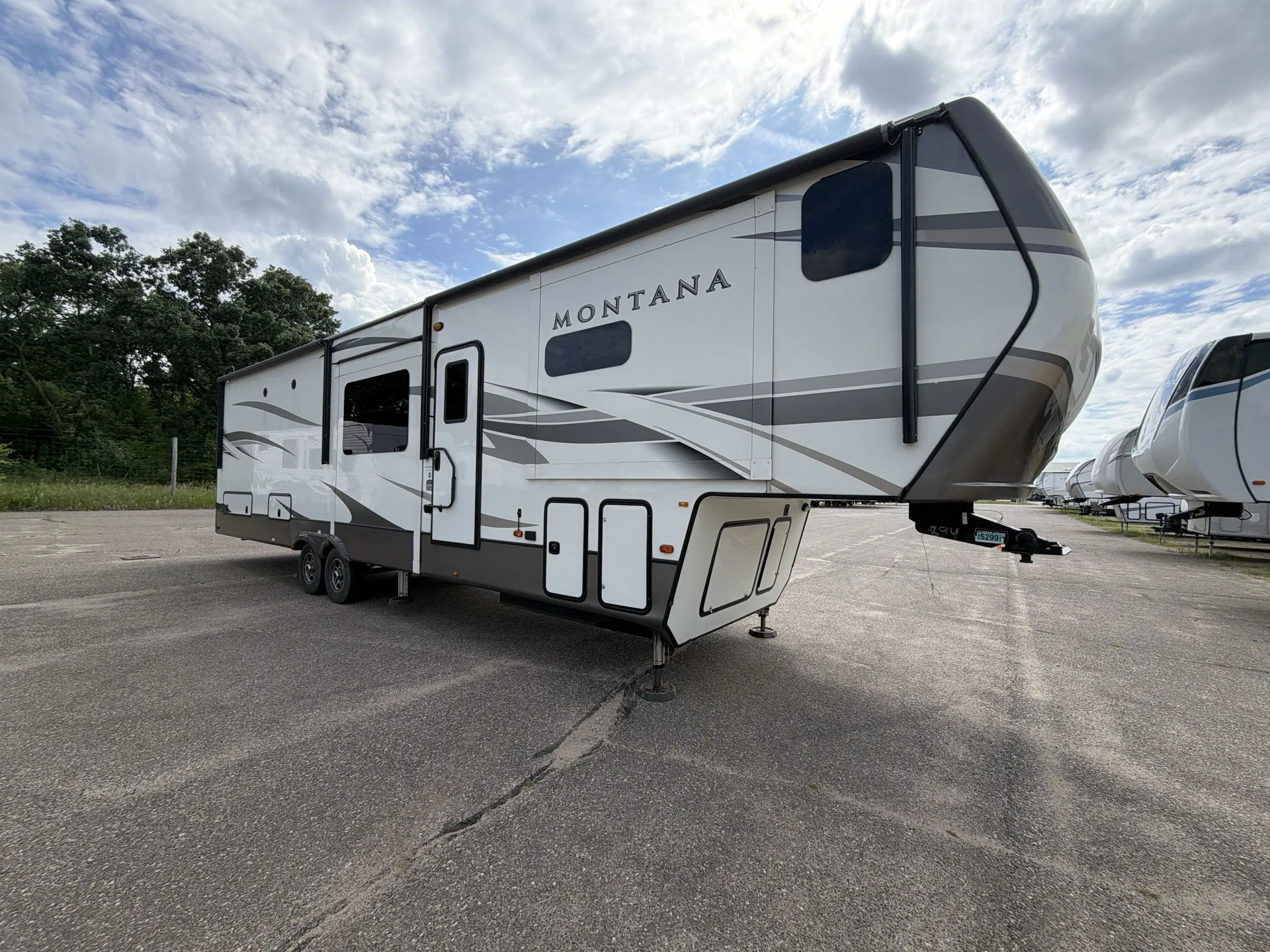 2020 Keystone Montana 3741FK - Photo 2
