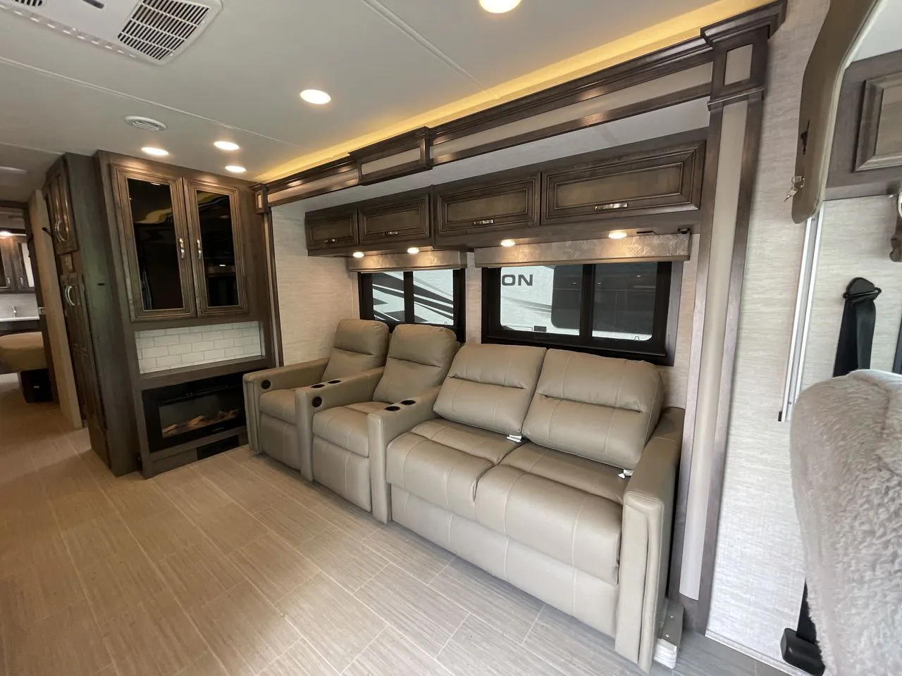 2022 Jayco Precept 36C - Photo 4