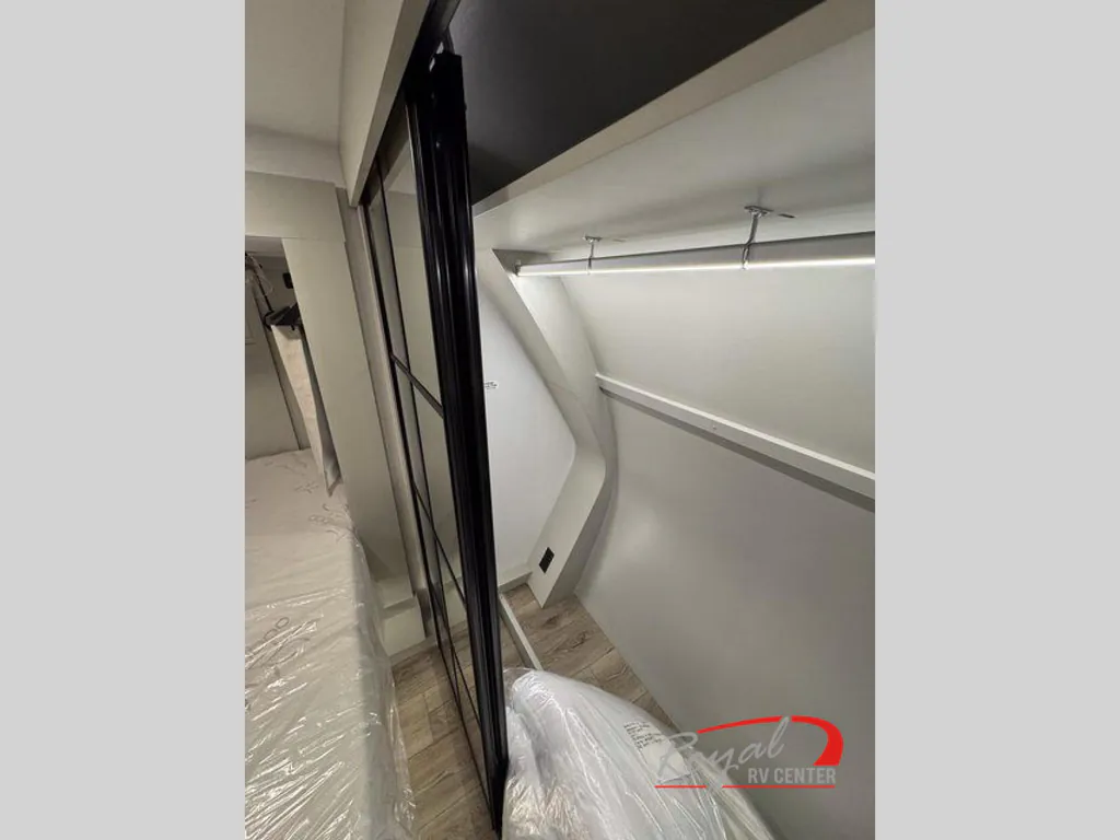 2026 Brinkley Model G 3520, Photos photo 37