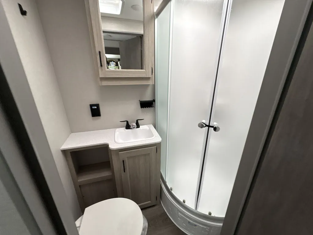 2026 Coachmen Catalina Legacy Edition 343BHTS (2 Queen Beds), Photos photo 10