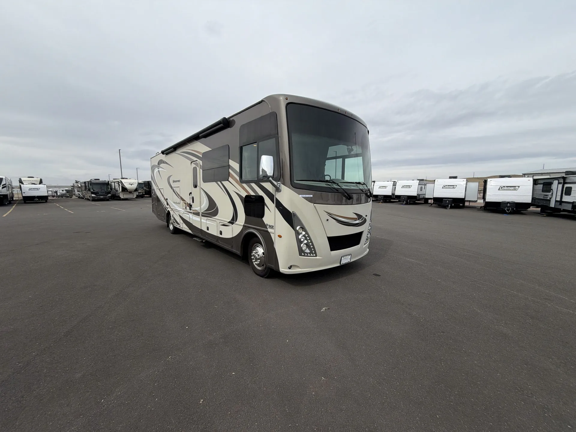 2018 Thor Motor Coach Windsport 34J - Photo 2
