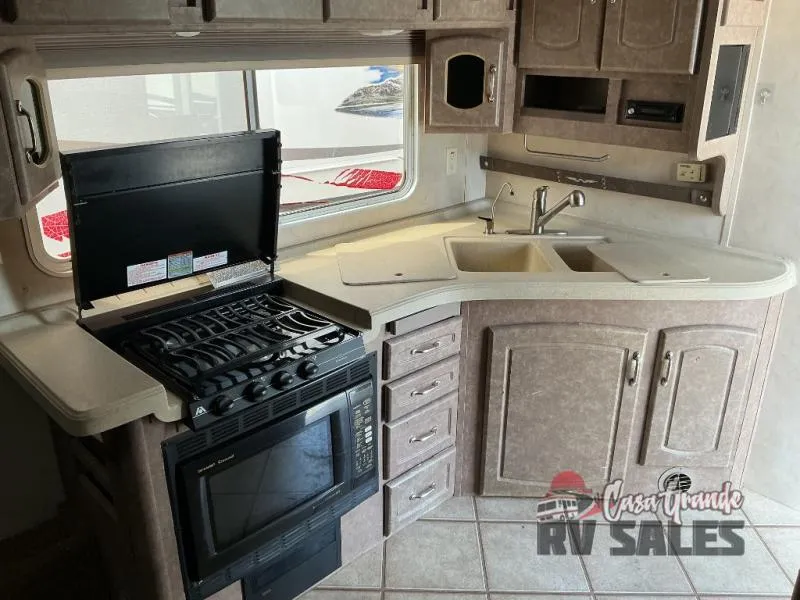 2008 Weekend Warrior RV Mfg. Weekend Warrior 2800FSW - Photo 4