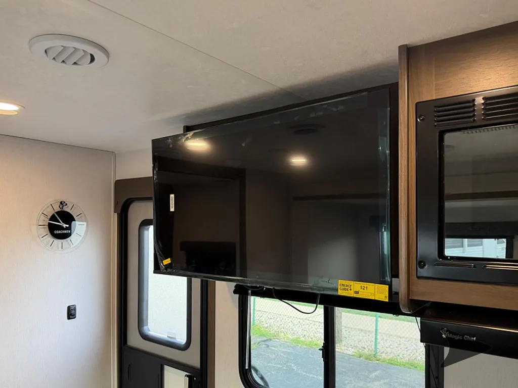 2027 Coachmen Freedom Express Select 29SE, Photos photo 36