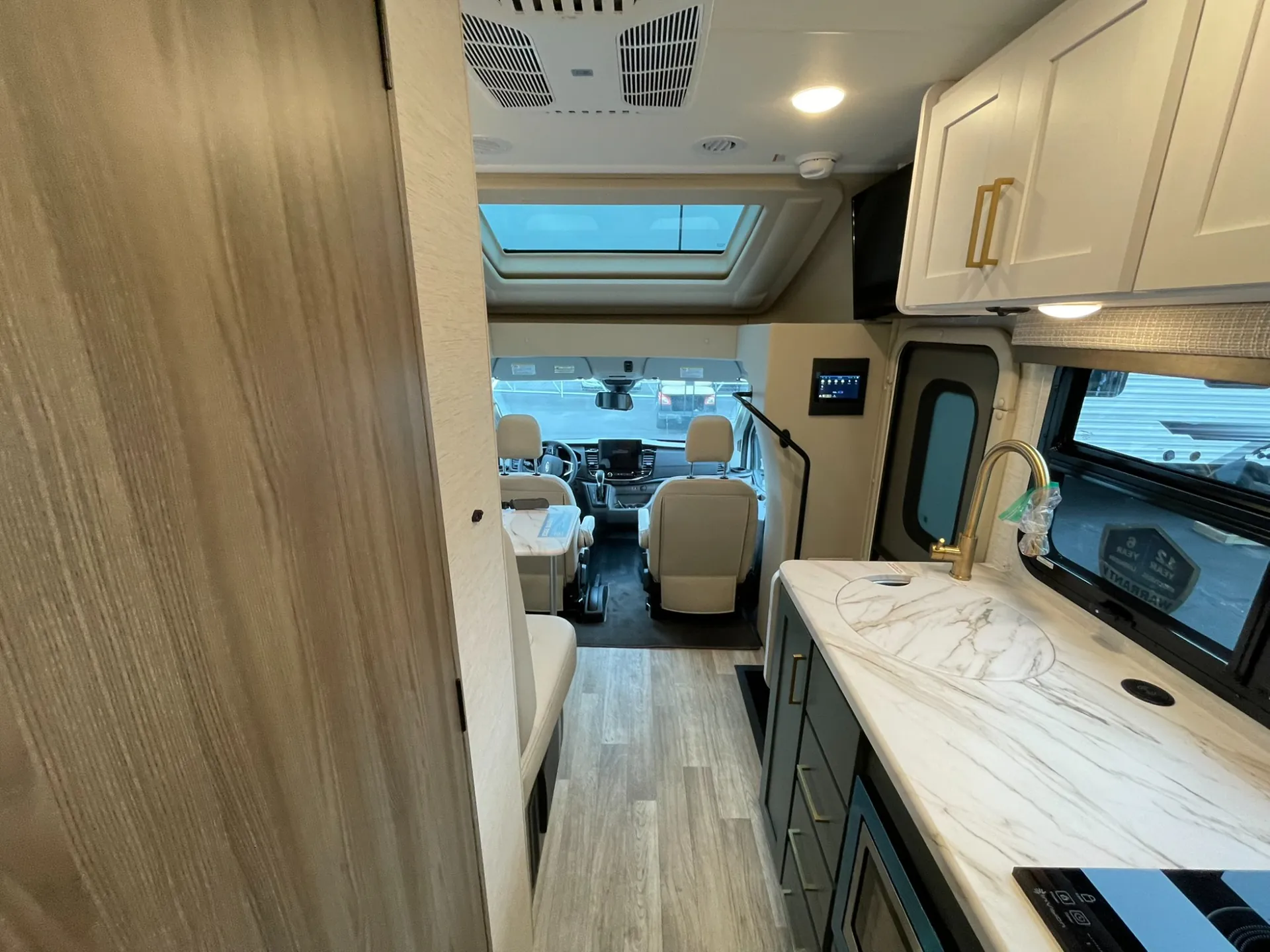 2026 Thor Motor Coach Eddie Bauer 22ET - Photo 4