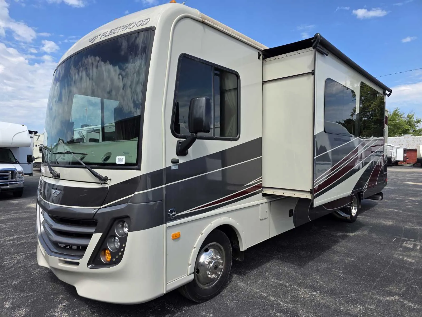 2018 Fleetwood Flair 31W - Photo 3