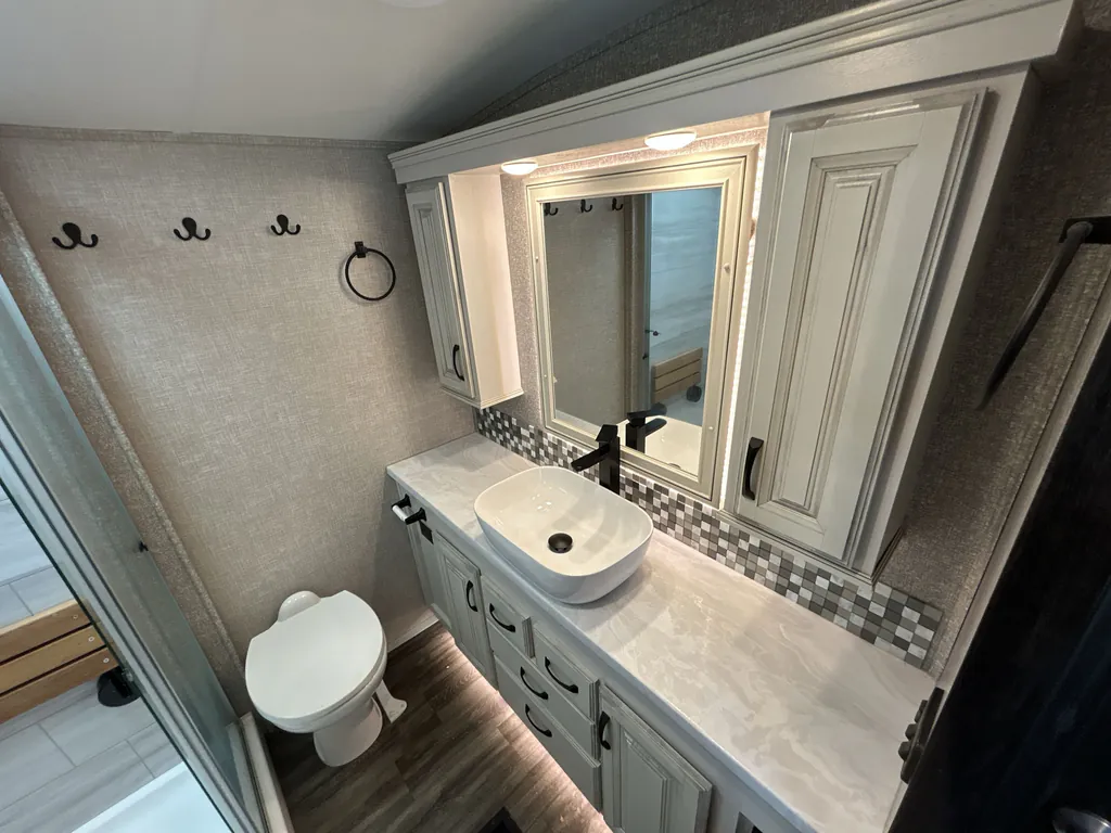 2023 Jayco North Point 380RKGS, Photos photo 17