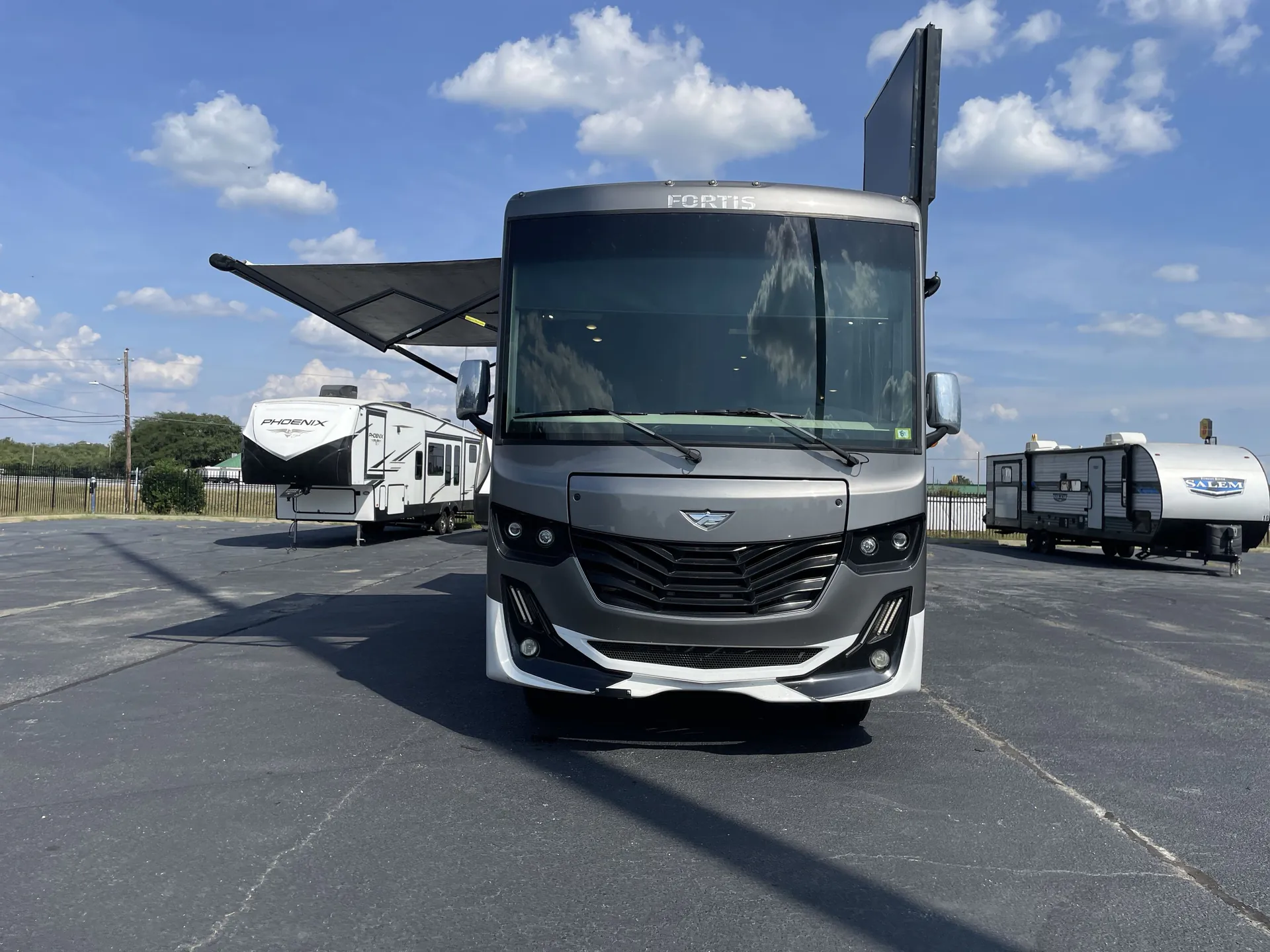 2021 Fleetwood Fortis 32RW — front