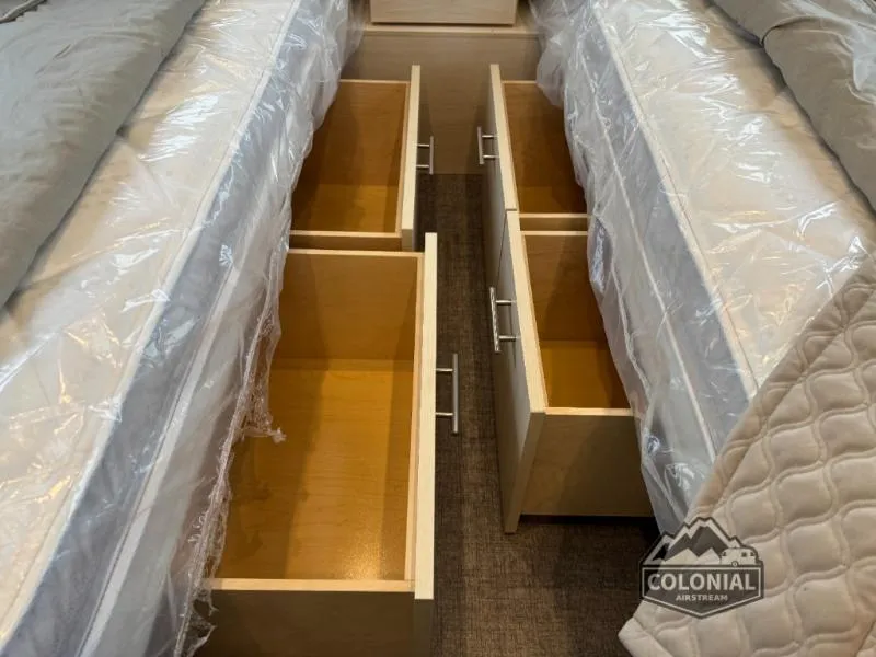 2026 Airstream Flying Cloud 23FB - Photo 3