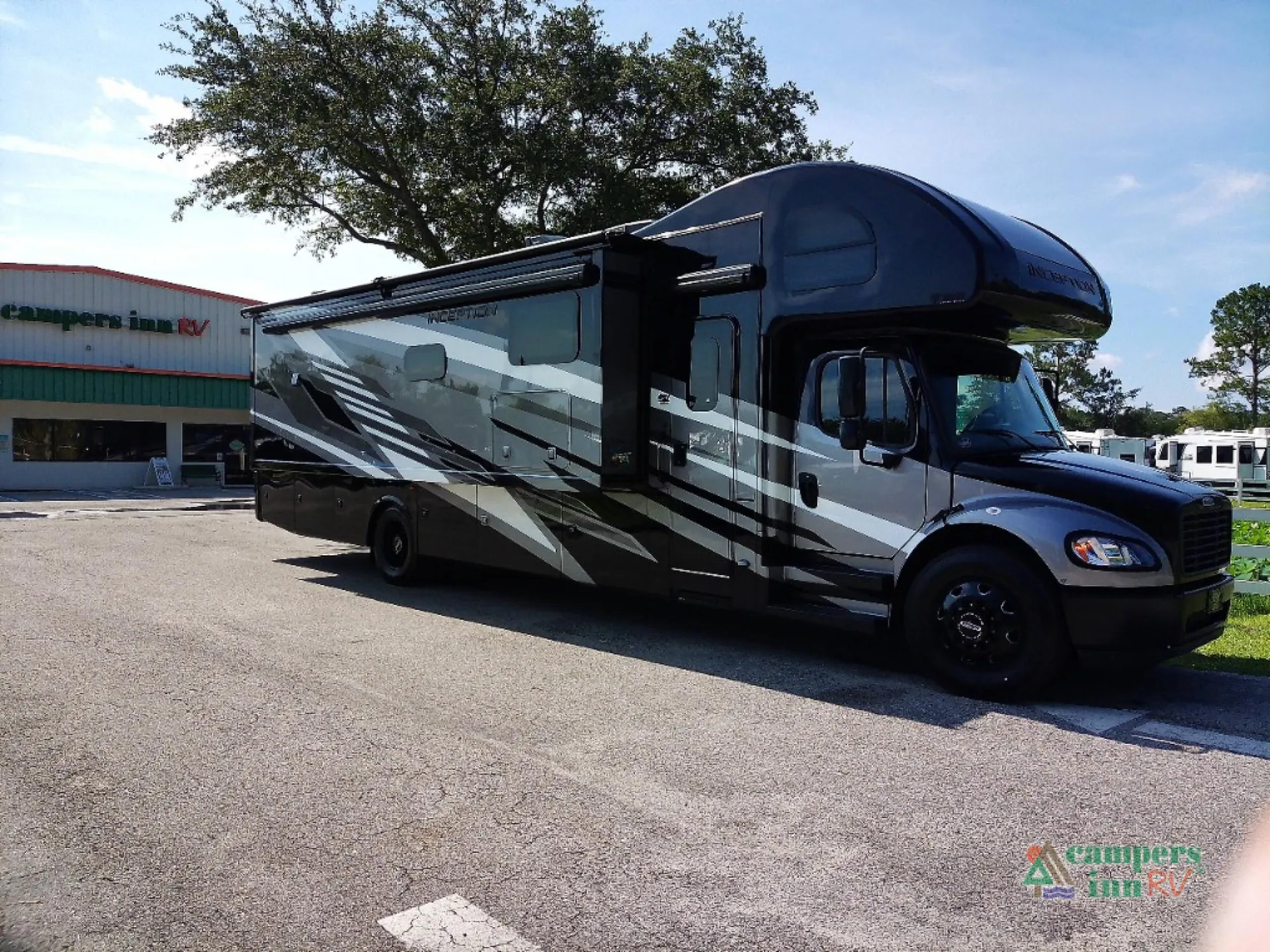 2024 Thor Motor Coach Pasadena 38DA - Photo 2